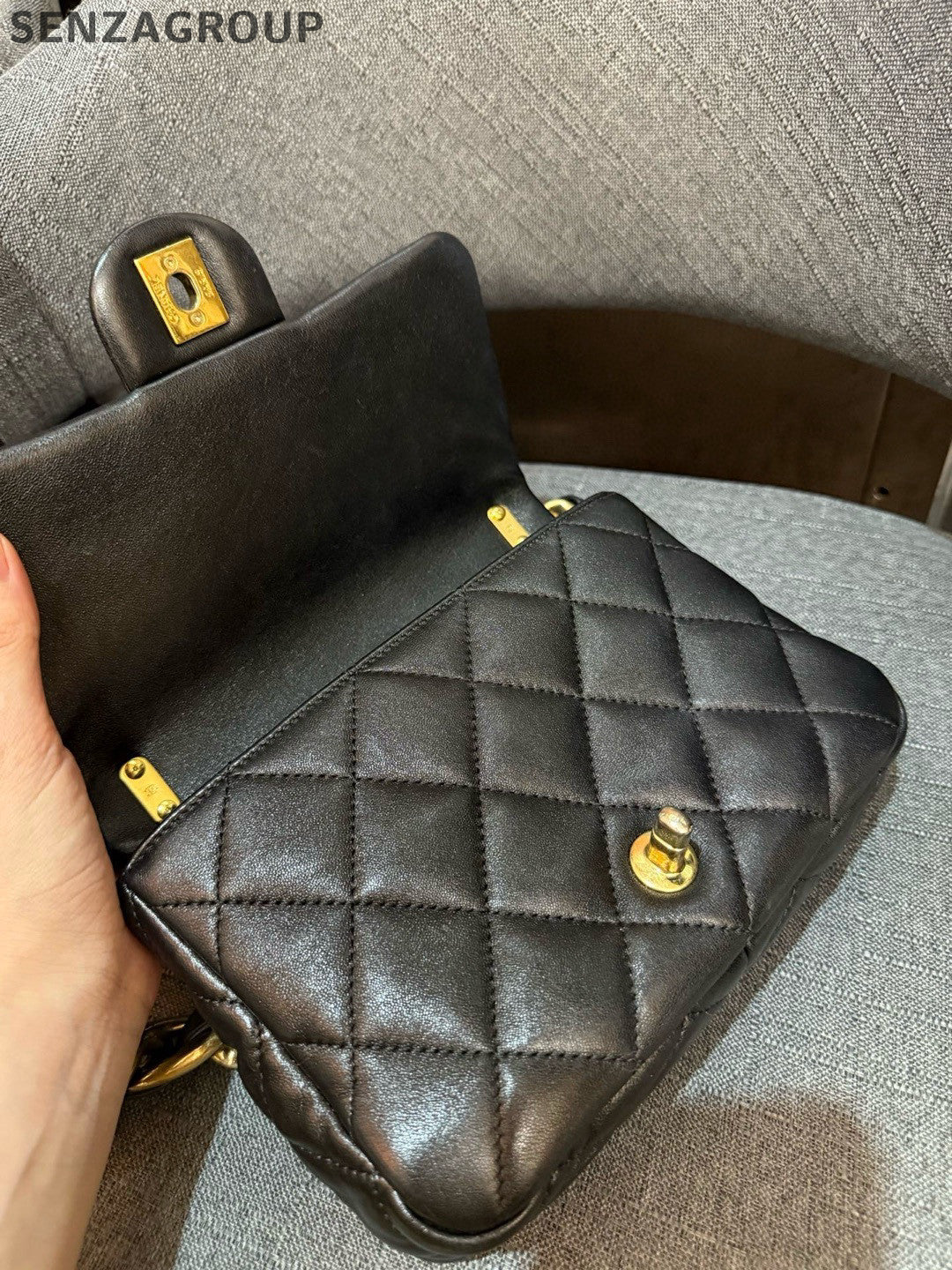 Chanel Quilted Chain Shoulder Bag Black Gold Hardware Classic Women's Fashion