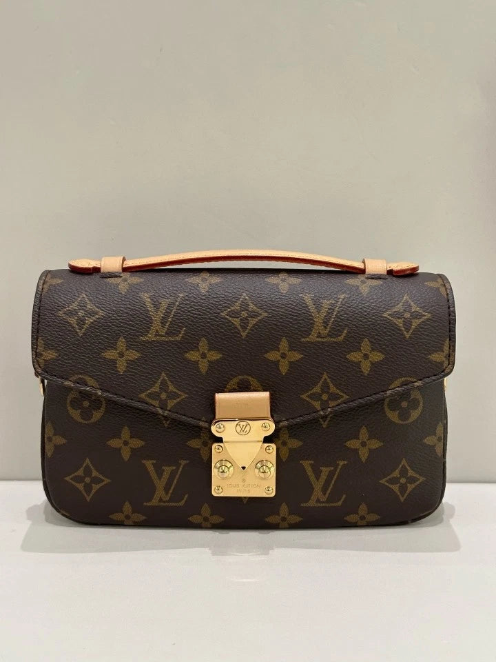 Louis Vuitton Pochette Metis Monogram Canvas Shoulder Bag Crossbody Excellent