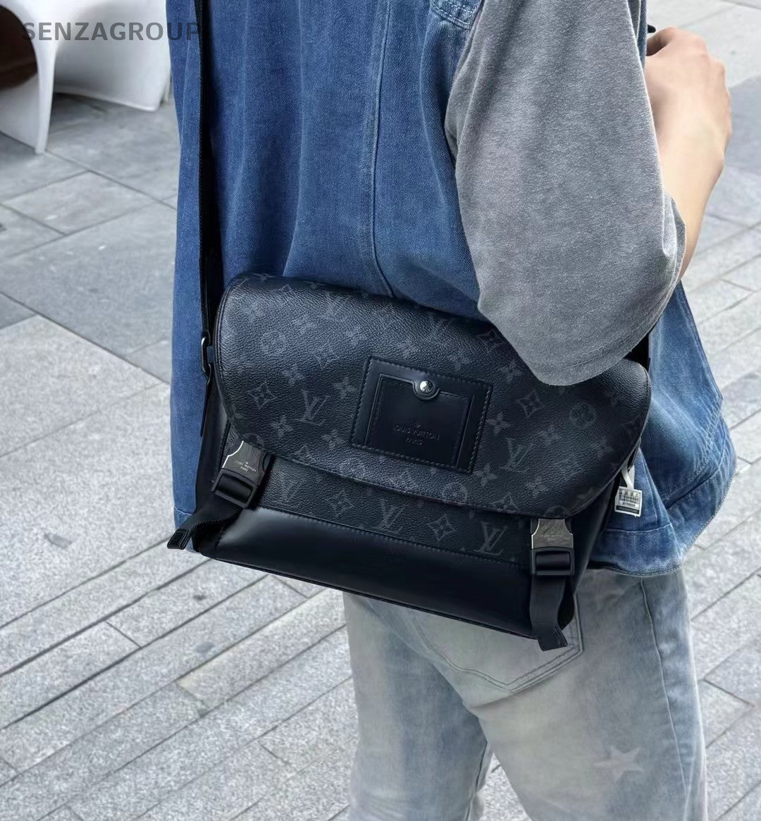 Louis Vuitton VOYAGER Black Monogram Shoulder bag Canvas Crossbody