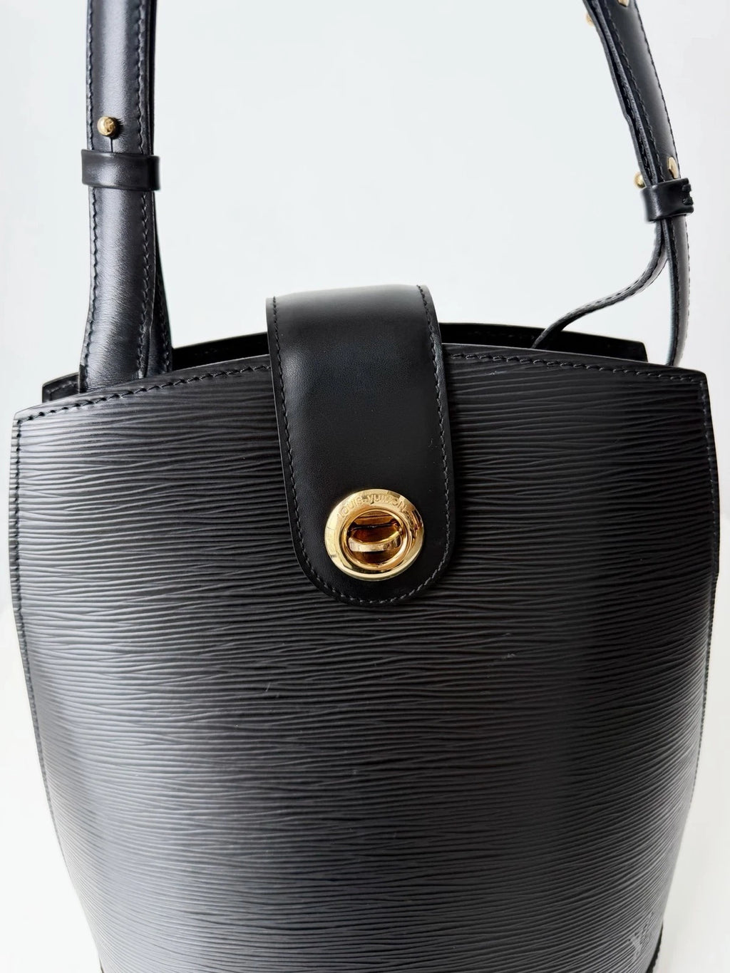 Louis Vuitton Cluny Epi Leather Black Shoulder Bag Crossbody Excellent