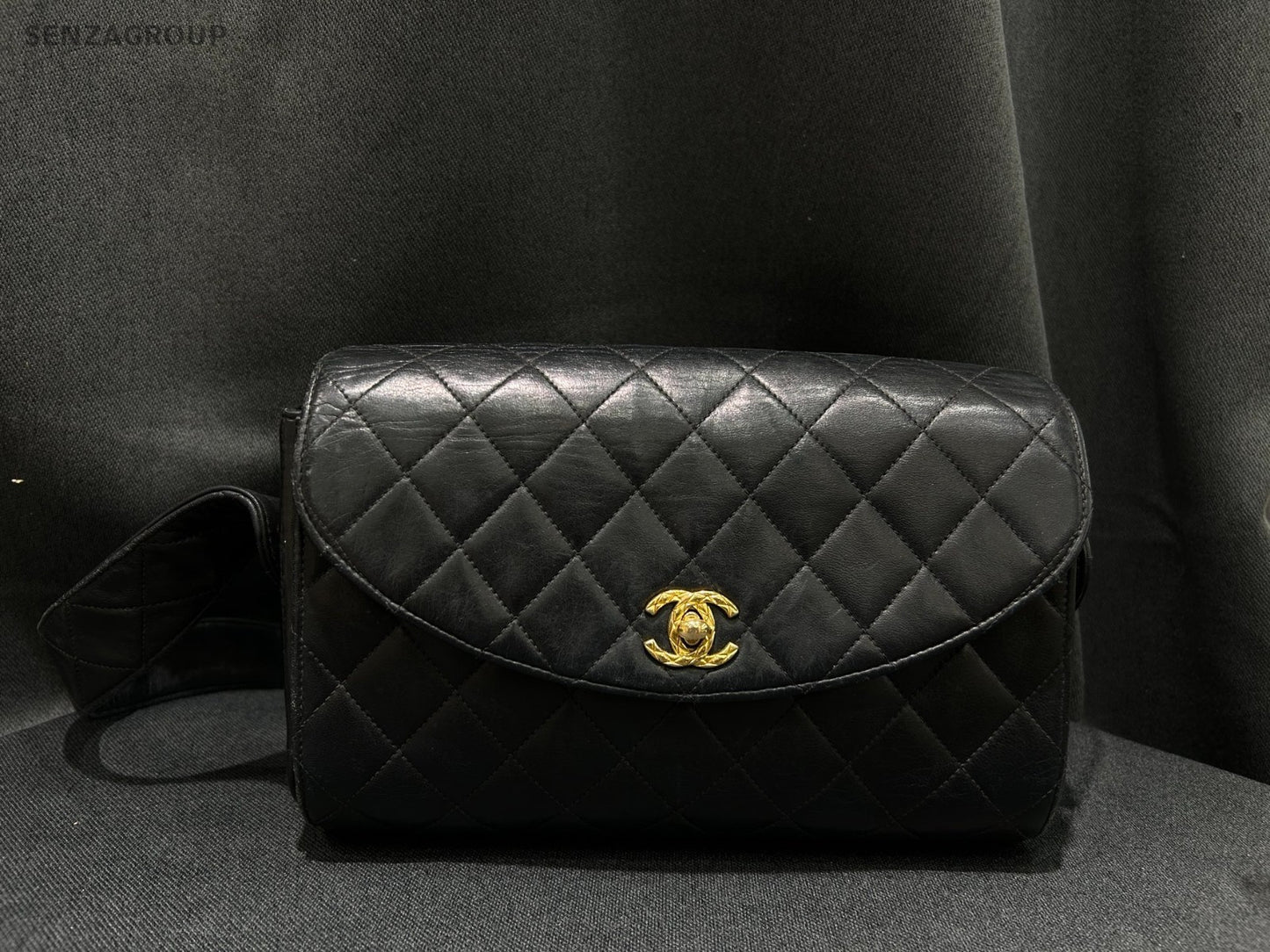 CHANEL Classic Diamond pattern Shoulder bag Crossbody Black gold Vintage