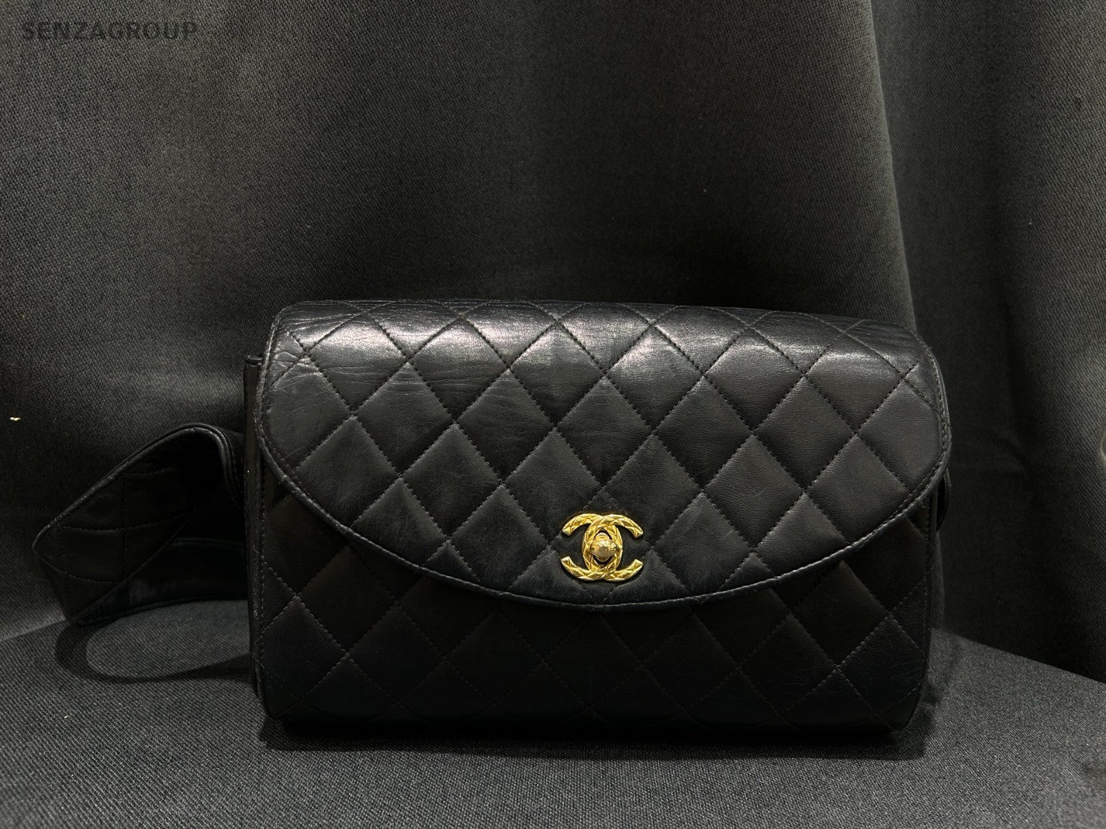CHANEL Classic Diamond pattern Shoulder bag Crossbody Black gold Vintage