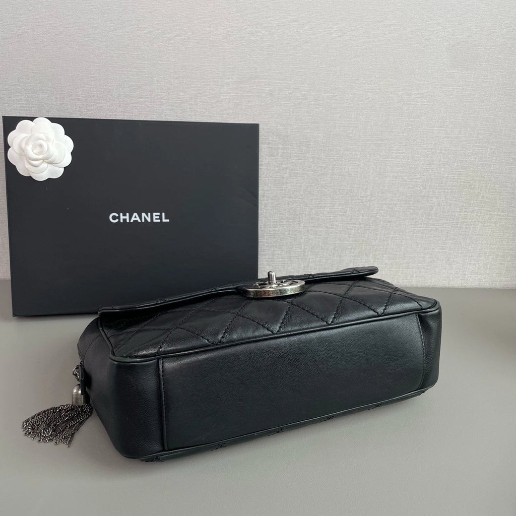 Chanel Diamond Chain Shoulder Bag Crossbody Black Silver Women Classic