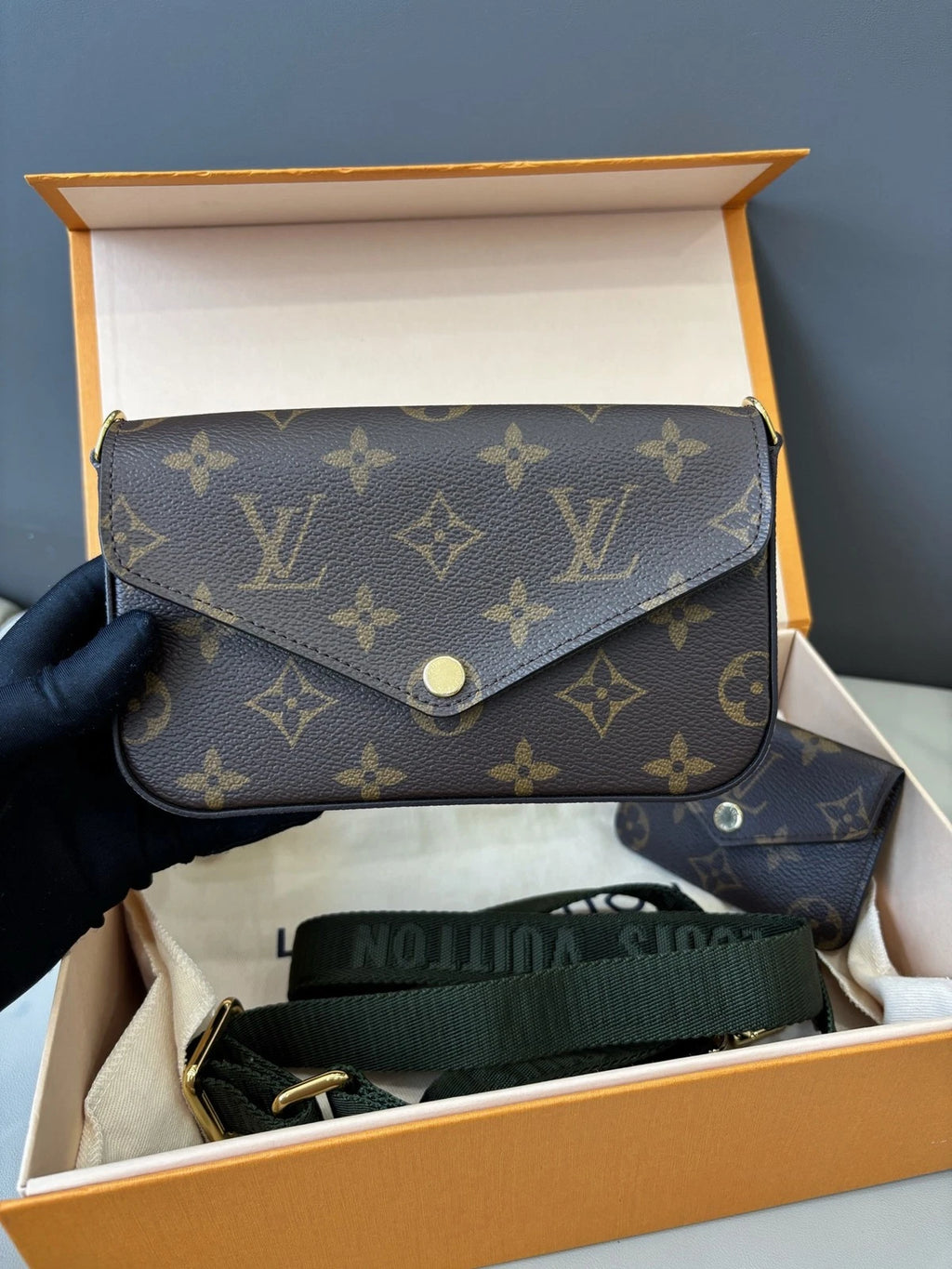Louis Vuitton Pochette Felicie Strap Monogram Crossbody Brown Gold Women Classic