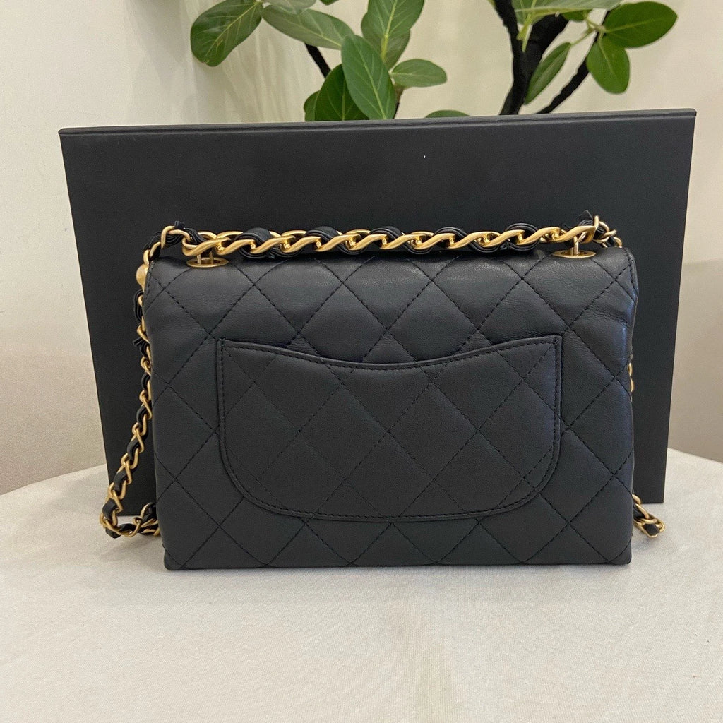 Chanel Diamond Chain Shoulder Crossbody Black Gold Used Women Classic Fashion