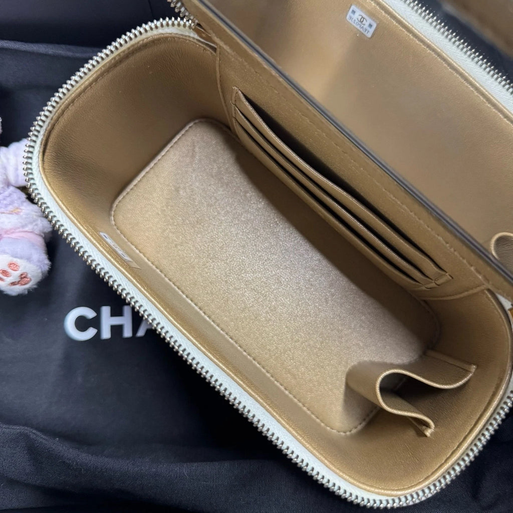 CHANEL Enamel Chain White Gold Vanity Clutch Bag For Women
