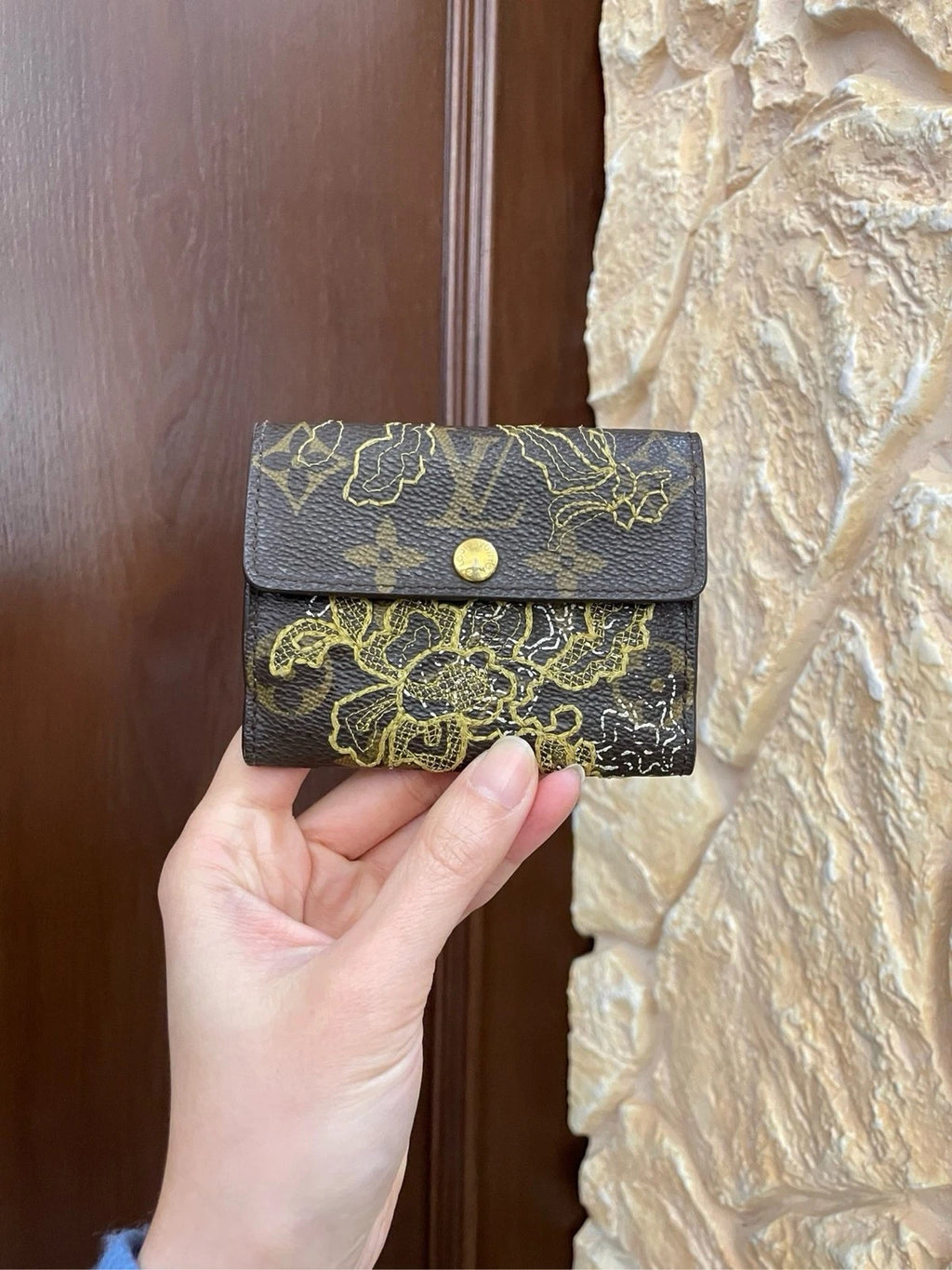 Authentic Louis Vuitton Monogram Dentelle Ludlow Short Wallet