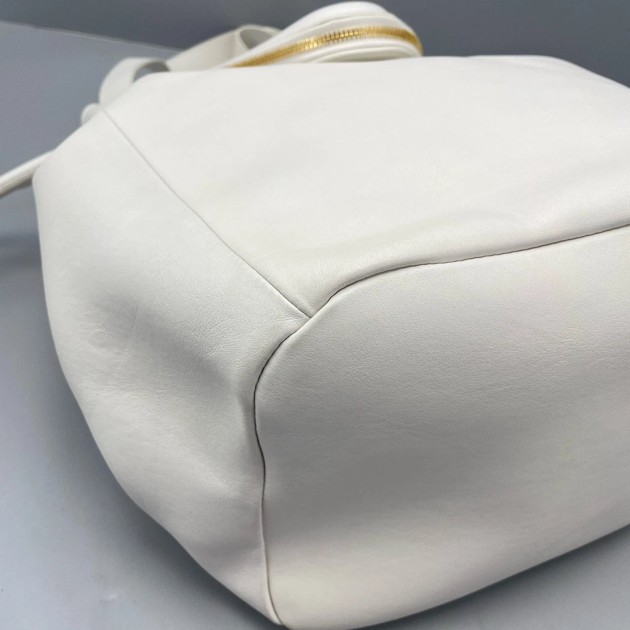 Bottega Veneta Beak Flap White Bucket Bag For Women