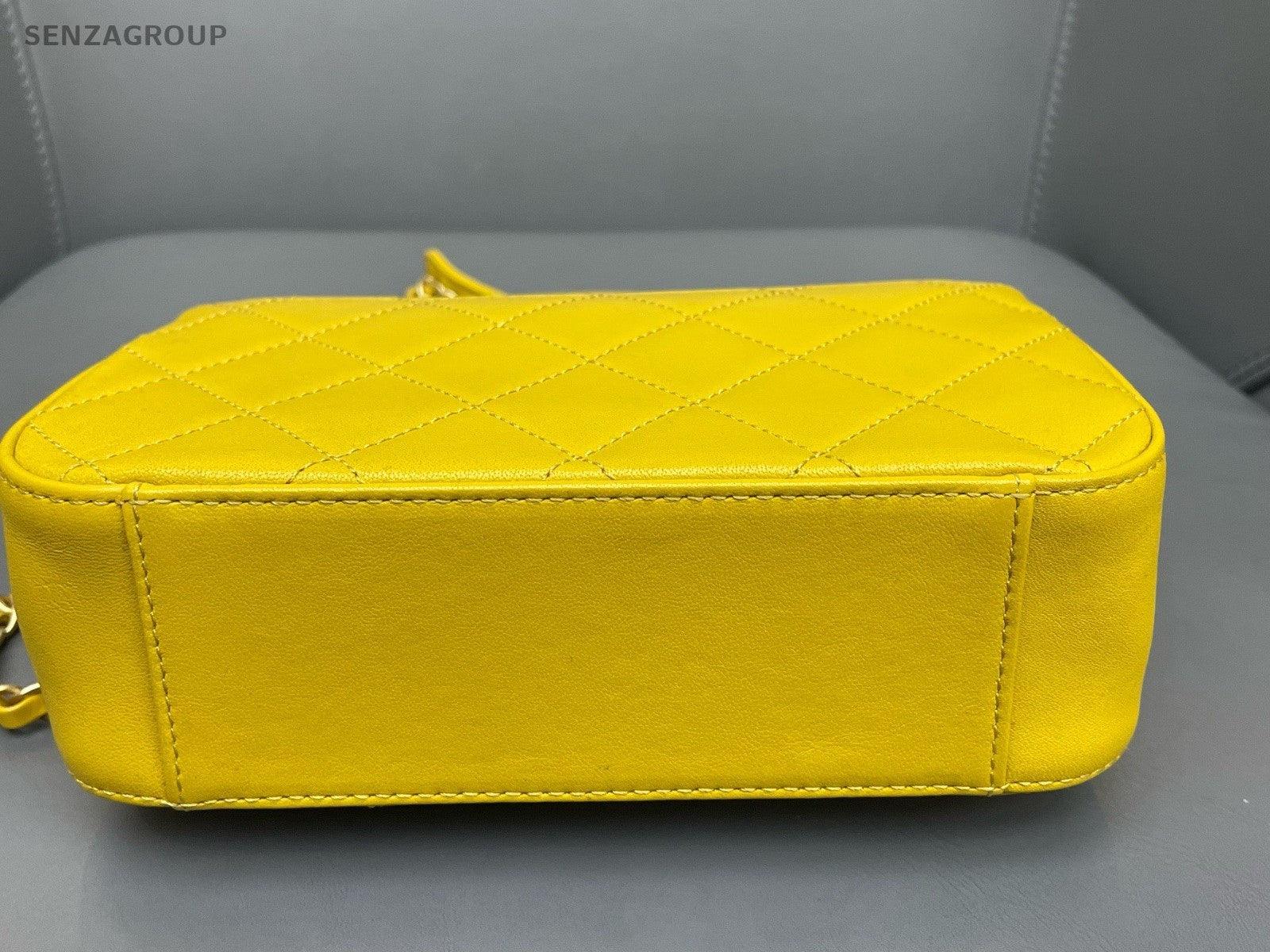 Chanel Cocohandle MM Chain Top Handle Bag Crossbody Yellow Gold Diamond Women