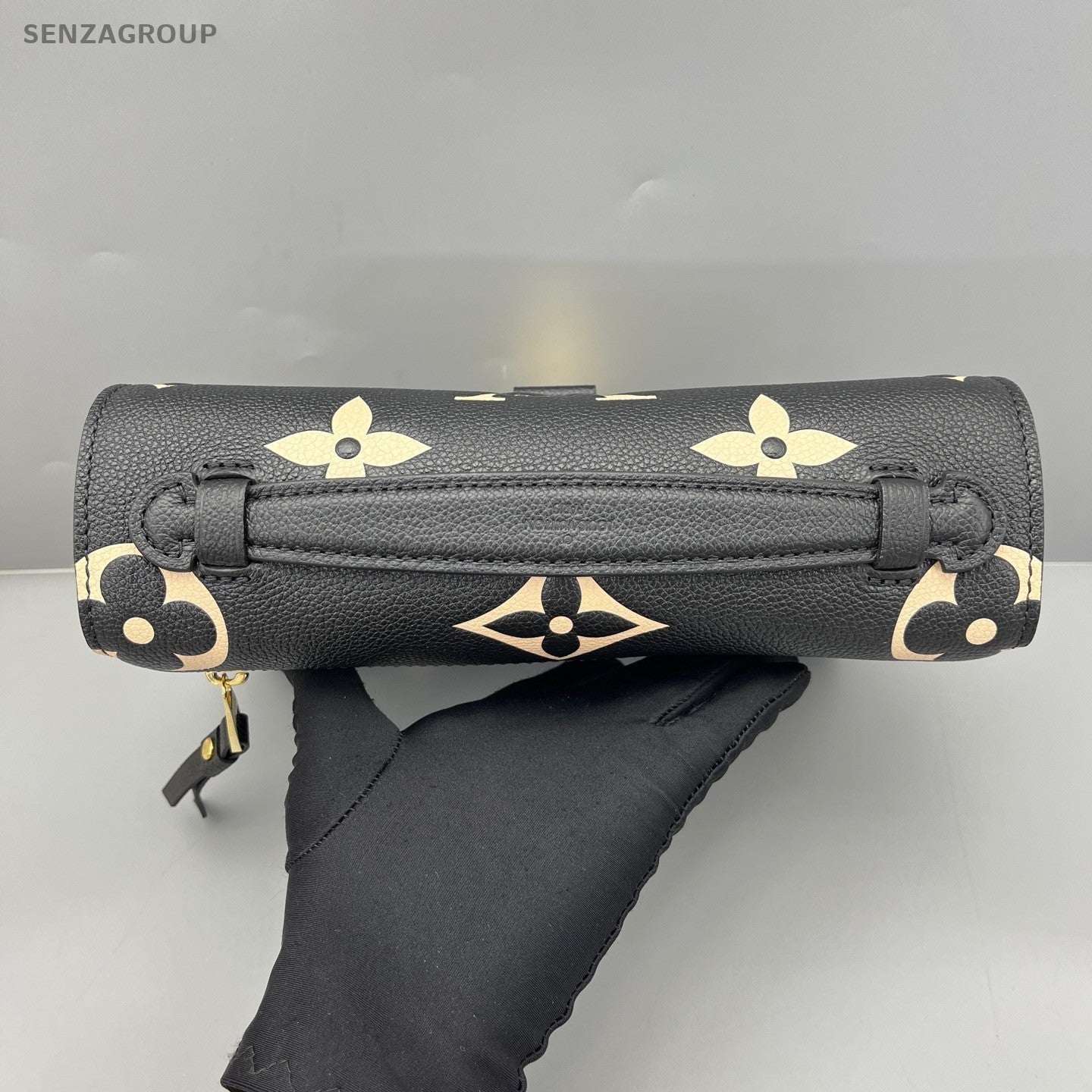 Louis Vuitton Pochette Métis Monogram Shoulder bag Black White Leather Women