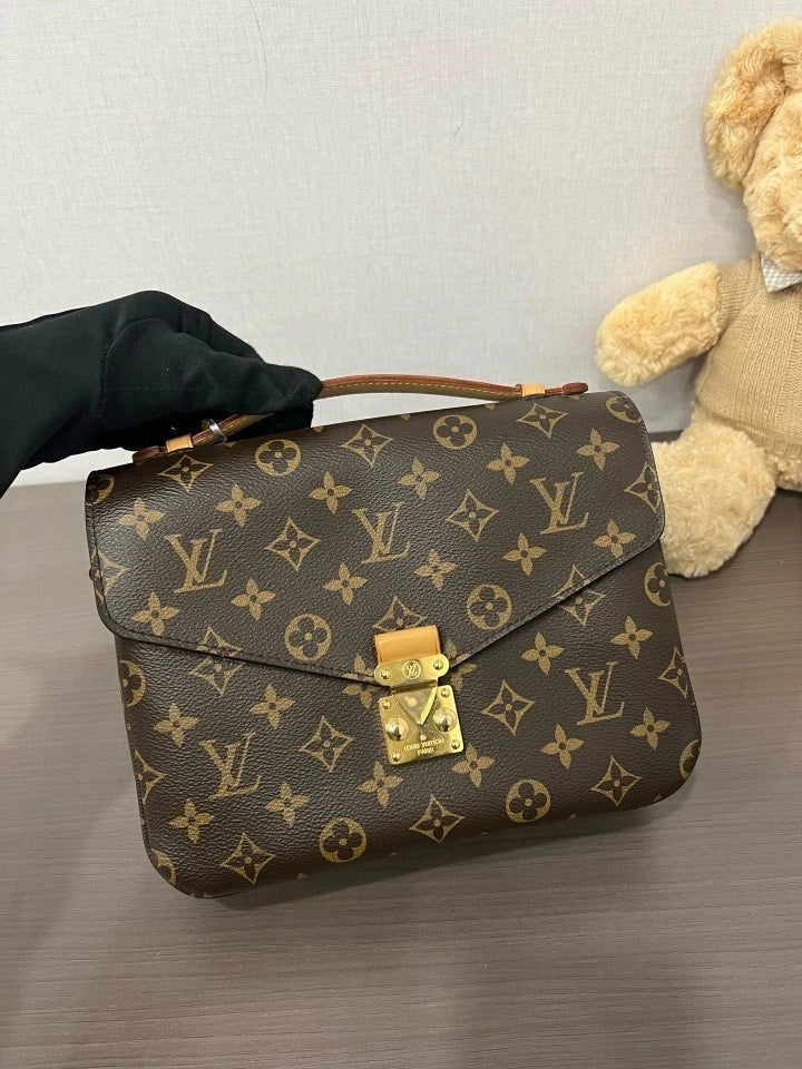 Louis Vuitton Pochette Metis Monogram Canvas Messenger Shoulder Crossbody