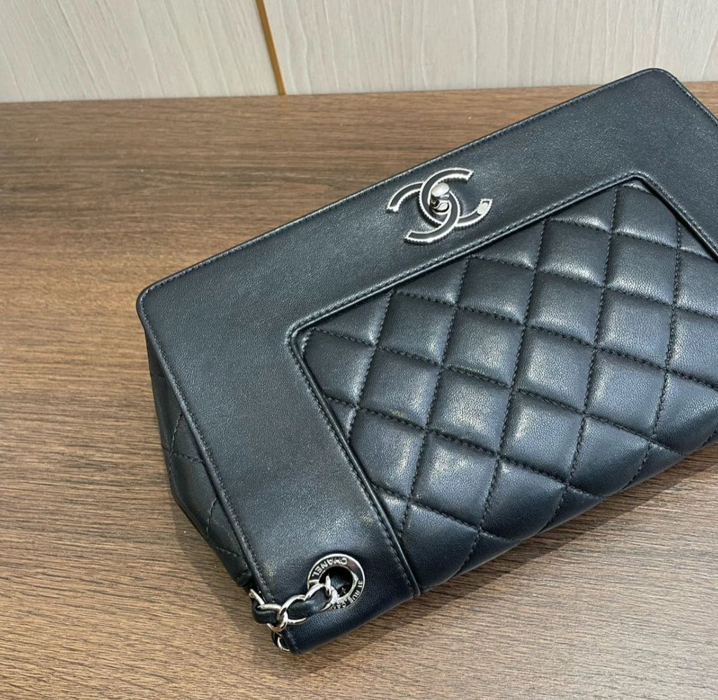 Chanel Diamond Chain Shoulder Bag Crossbody Black Silver Used Women Classic