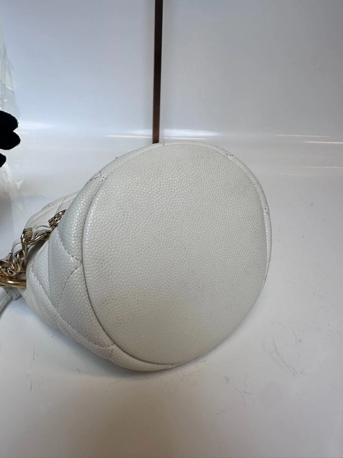SJ0001 XP00108 Chanel 22K Mini Bucket Bag in White Caviar Leather