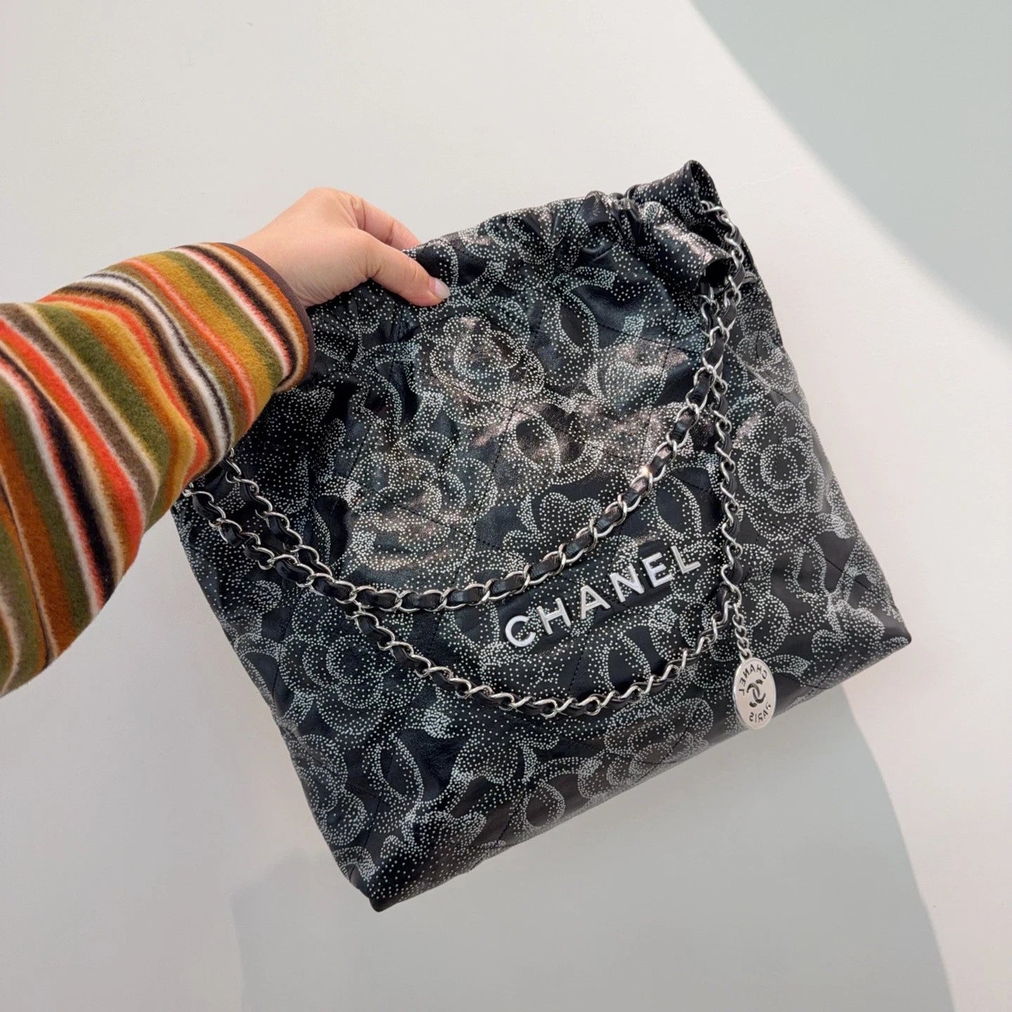 Chanel Fall Winter Series 22 Bag Medium Size Tote Bag Shoulder Bag Black