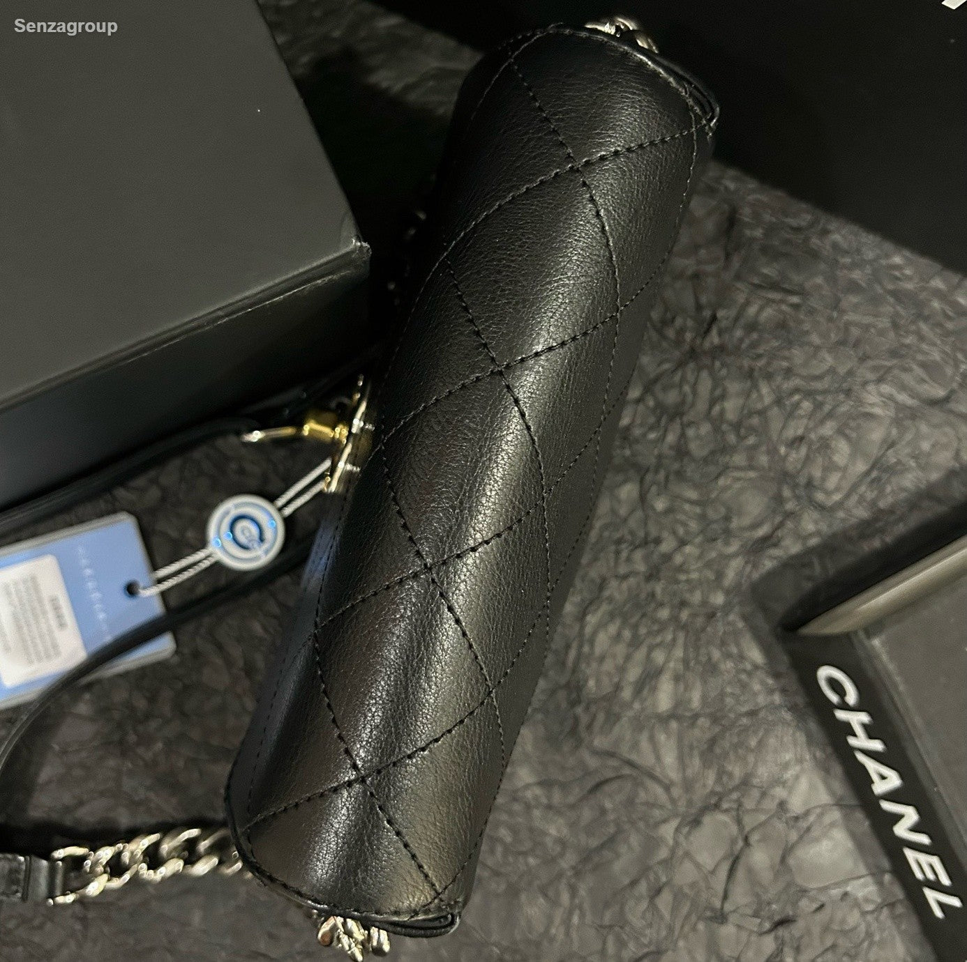 Chanel Diamond Calfskin Messenger Chain Shoulder Bag Crossbody Black Gold Women