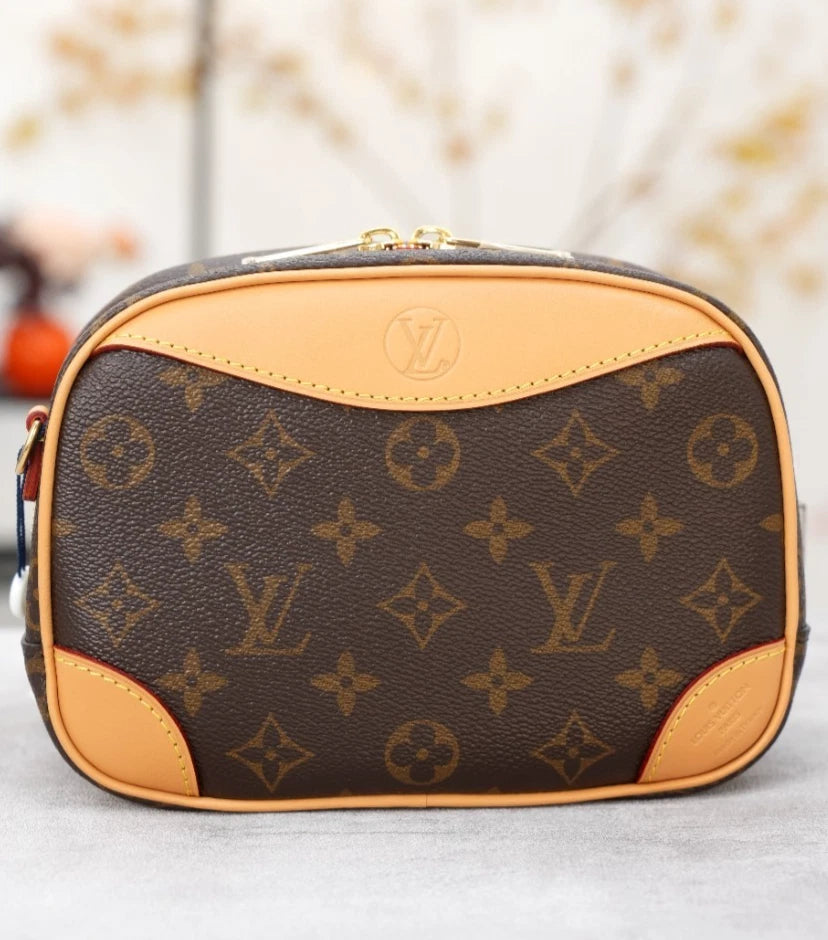 Louis Vuitton Deauville Monogram Canvas Shoulder Bag Crossbody Excellent