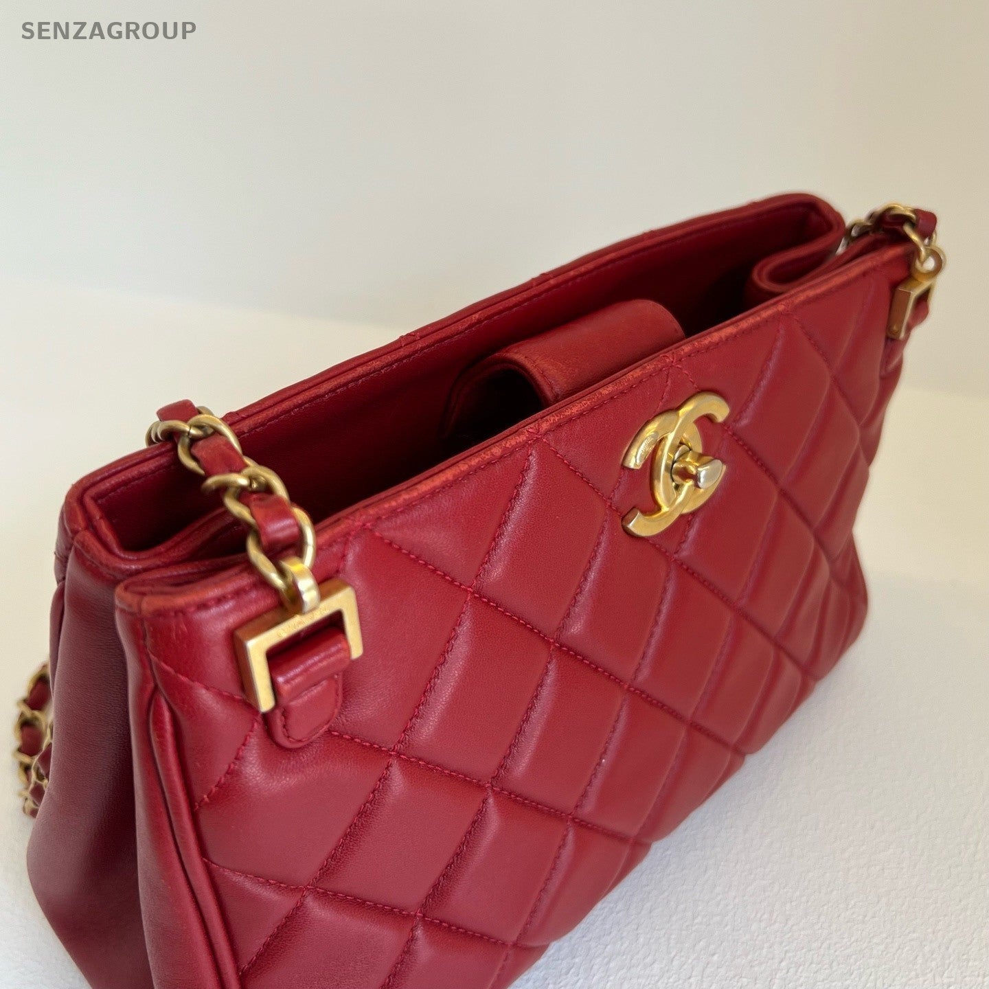CHANEL Tote Diamond Pattern Chain Shoulder bag Red Gold Women