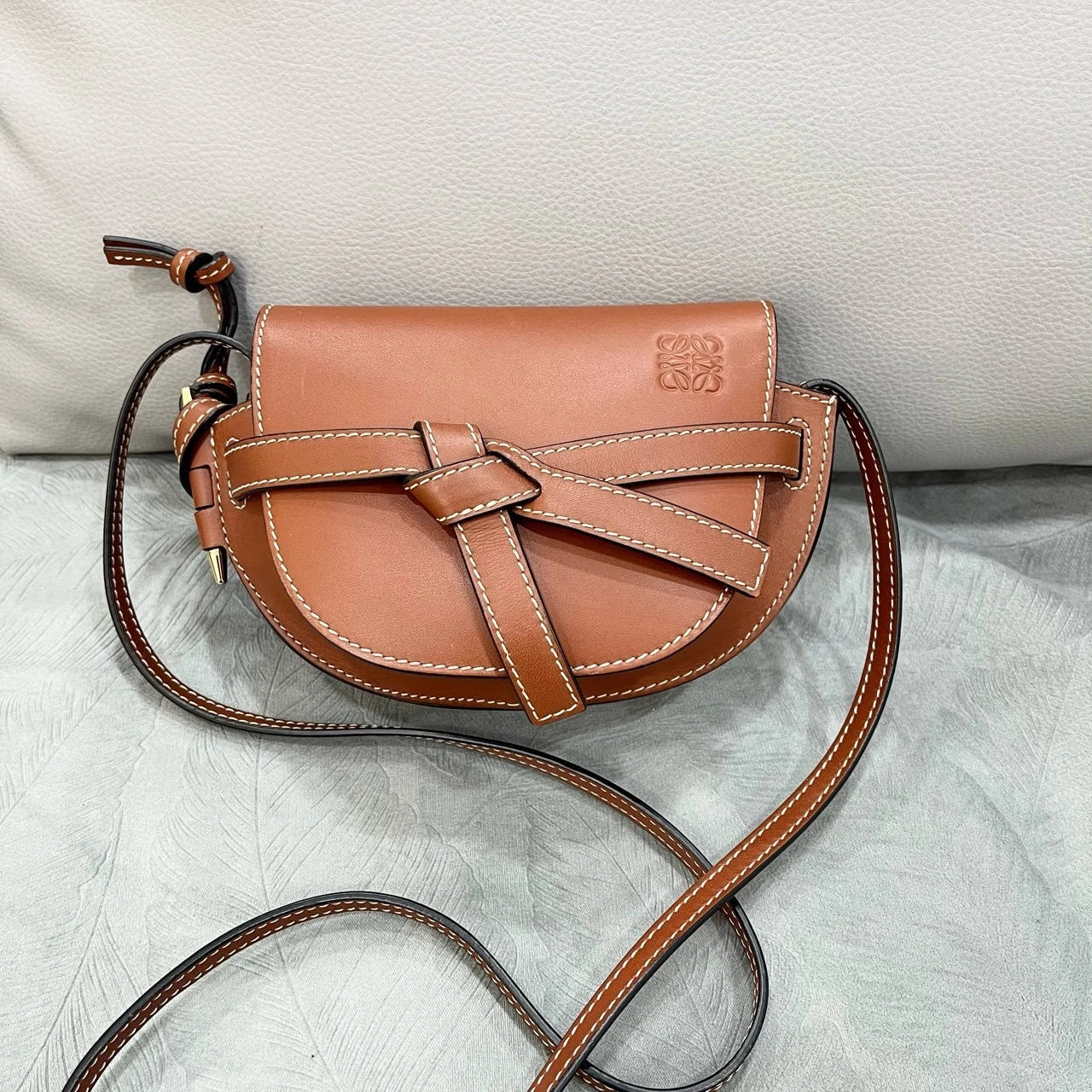 Loewe Saddle Leather Brown Shoulder Bag Excellent