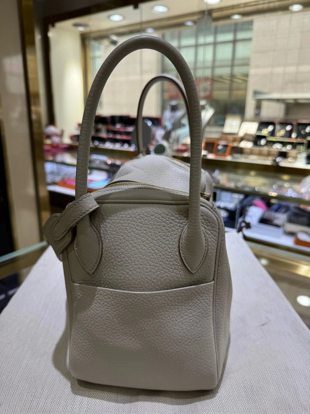 Pre-owned Hermes Calfskin Lindy 26 Top Handle Bag For Women