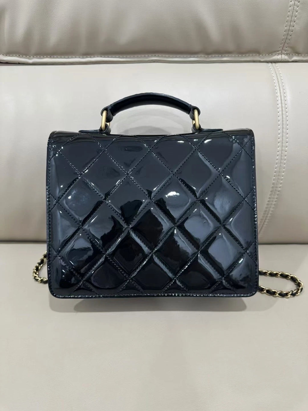 Chanel Pre-owned Black Patent Leather Crossbody Bag For Women
