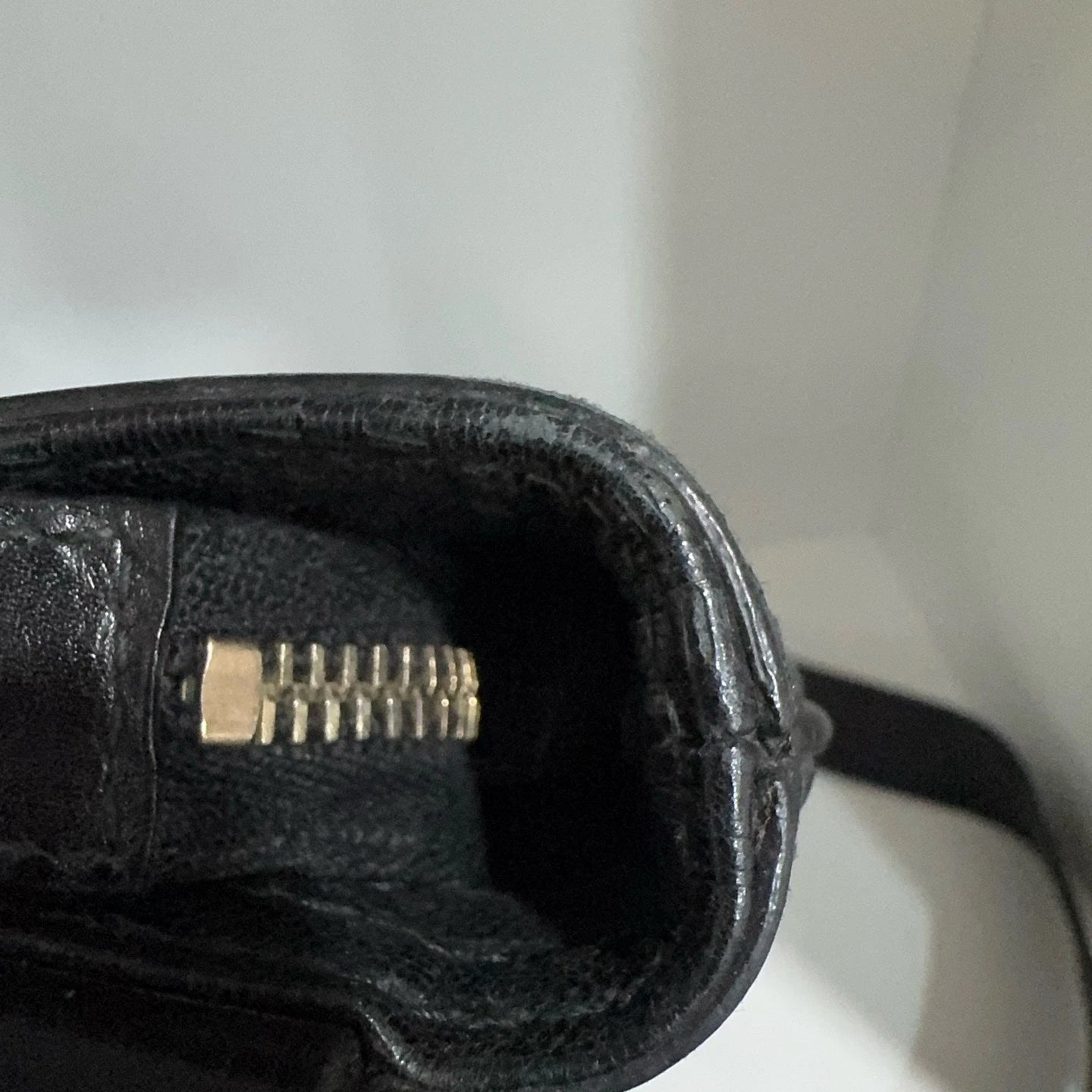 GUCCI Black Embossed Leather Messenger Shoulder Crossbody Bag For Women