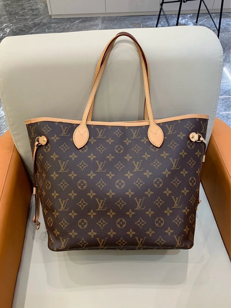 Louis Vuitton Neverfull Monogram Canvas Medium Tote Bag For Women