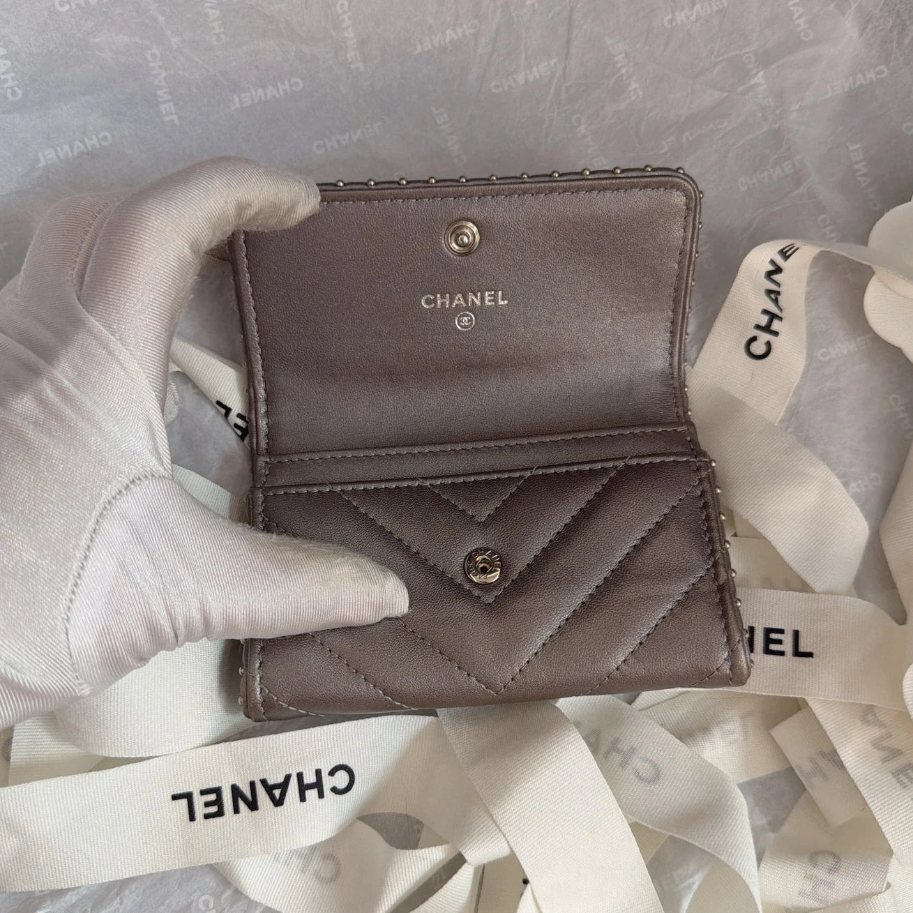 Excellent Chanel Short Wallet Grey Card Holder Silver Hardware