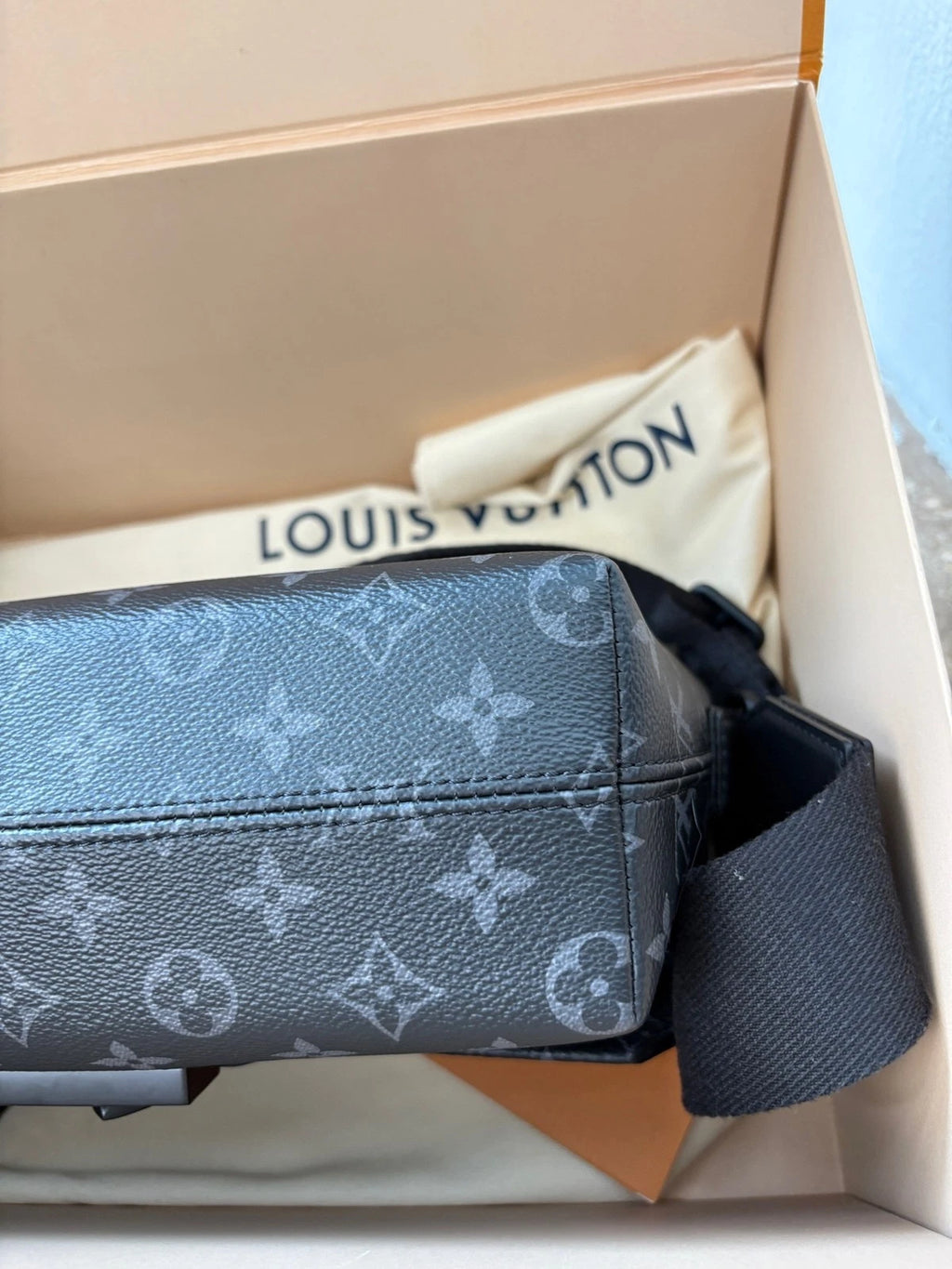 Louis Vuitton Black Canvas S-Cape Shoulder Bag For Women