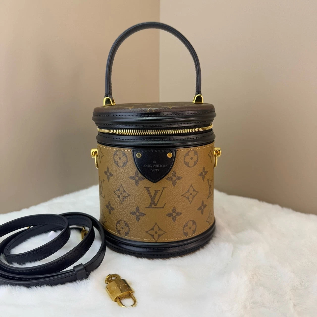 Louis Vuitton Canvas Monogram Bucket Bag For Women