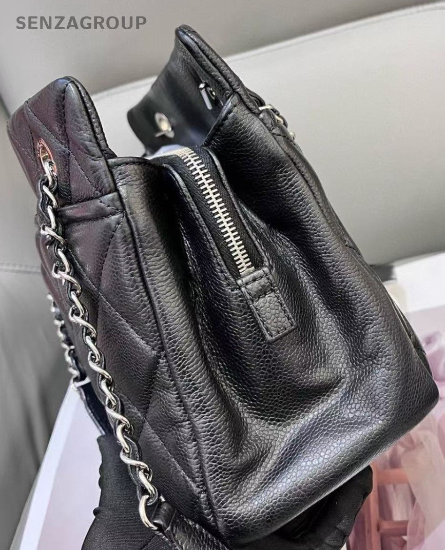 CHANEL CC logo Black Hobo Shoulder Handbag Leather