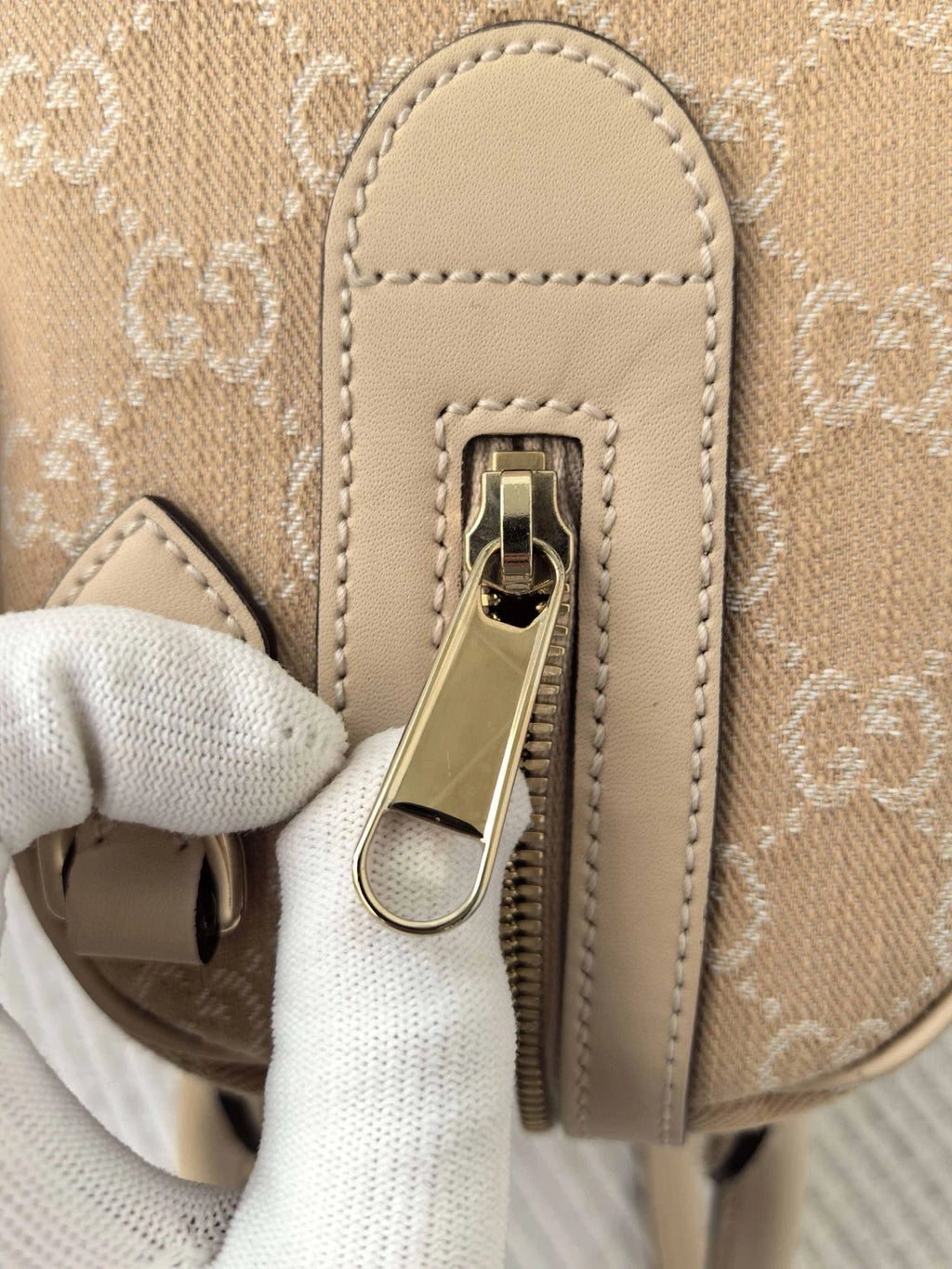 Excellent Gucci Boston Monogram Top Handle Crossbody Bag Beige Silver Hardware
