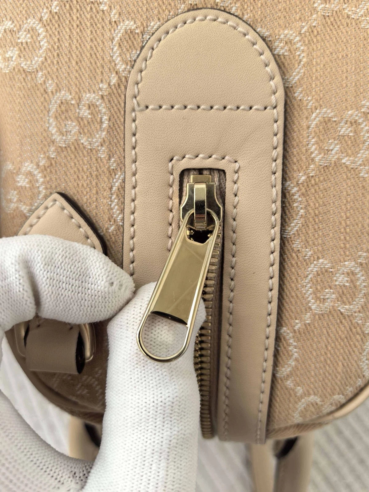 Excellent Gucci Boston Monogram Top Handle Crossbody Bag Beige Silver Hardware