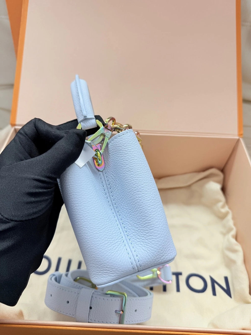 Louis Vuitton Capucines Blue Crossbody Handbag Excellent