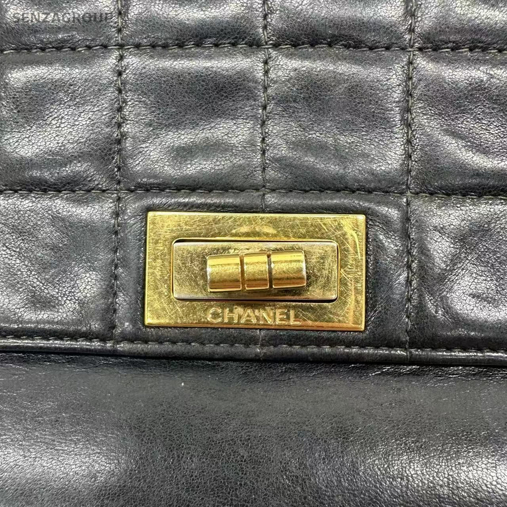 CHANEL Black gold 2.55 Leather Shoulder bag tote