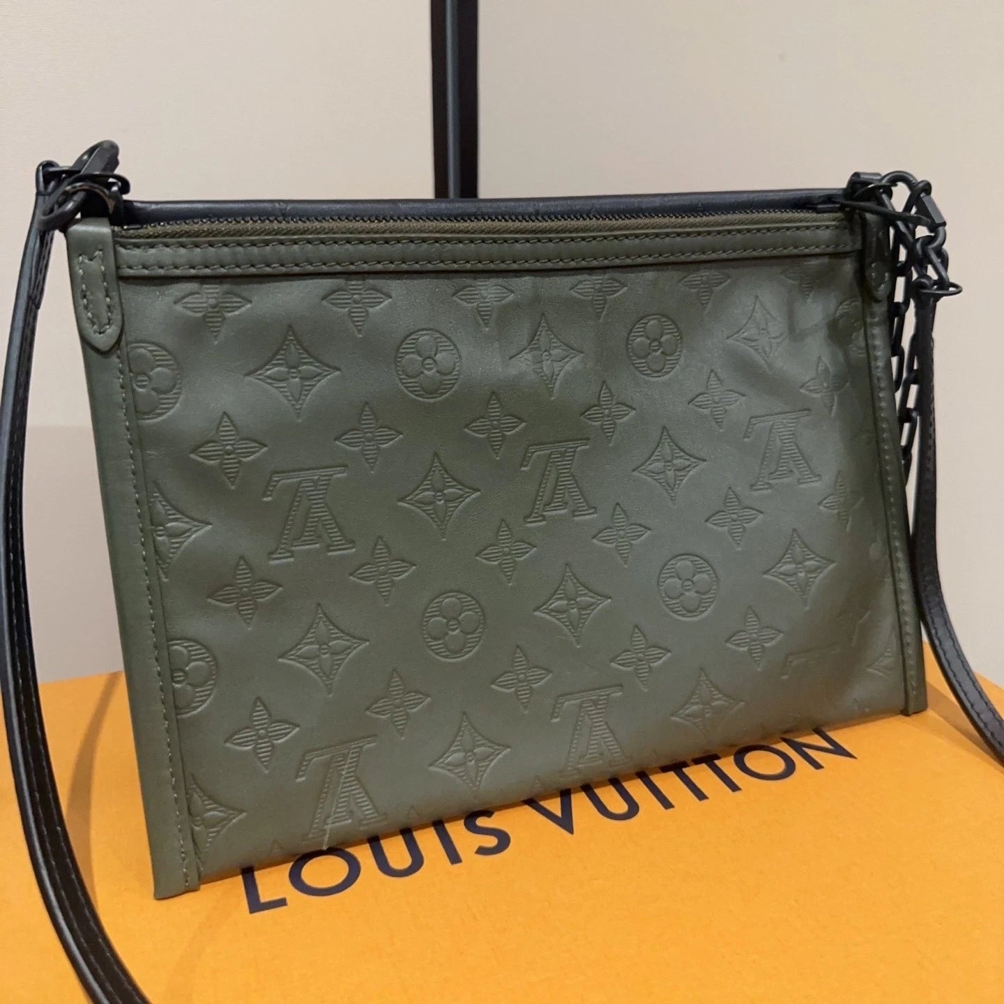 Louis Vuitton Limited 2-in-1 Flat Messenger Calfskin Crossbody Women