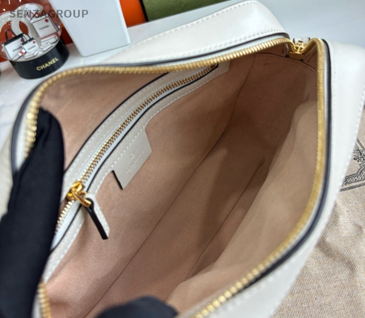 GUCCI 1955  Monogram white Carmera Shoulder bag Crossbody Almost Brand New