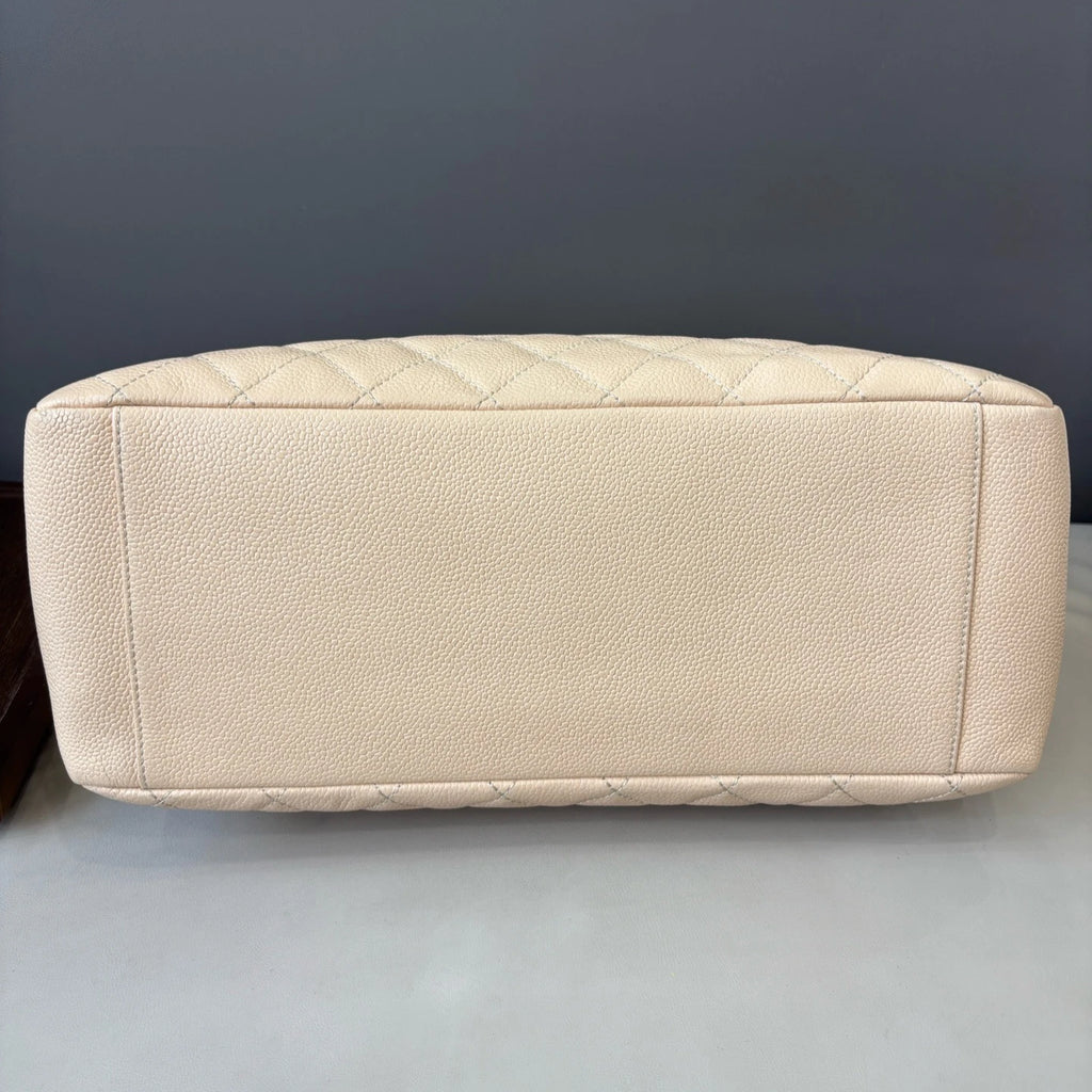 Authentic Chanel GST Calfskin Silver Hardware Chain Ivory Shoulder Bag Diamond
