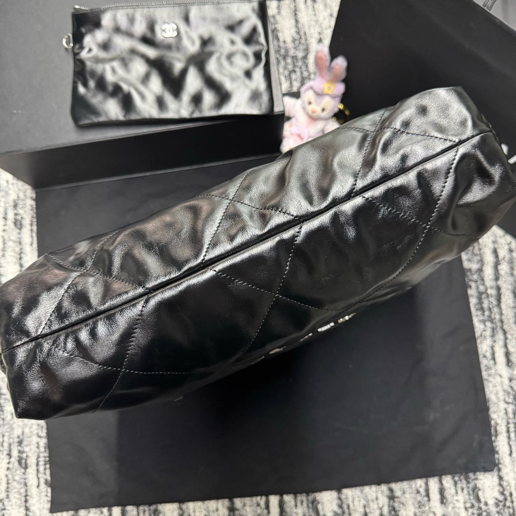 Brand New CHANEL 22 Medium Black Silver Leather Tote Bag For Women