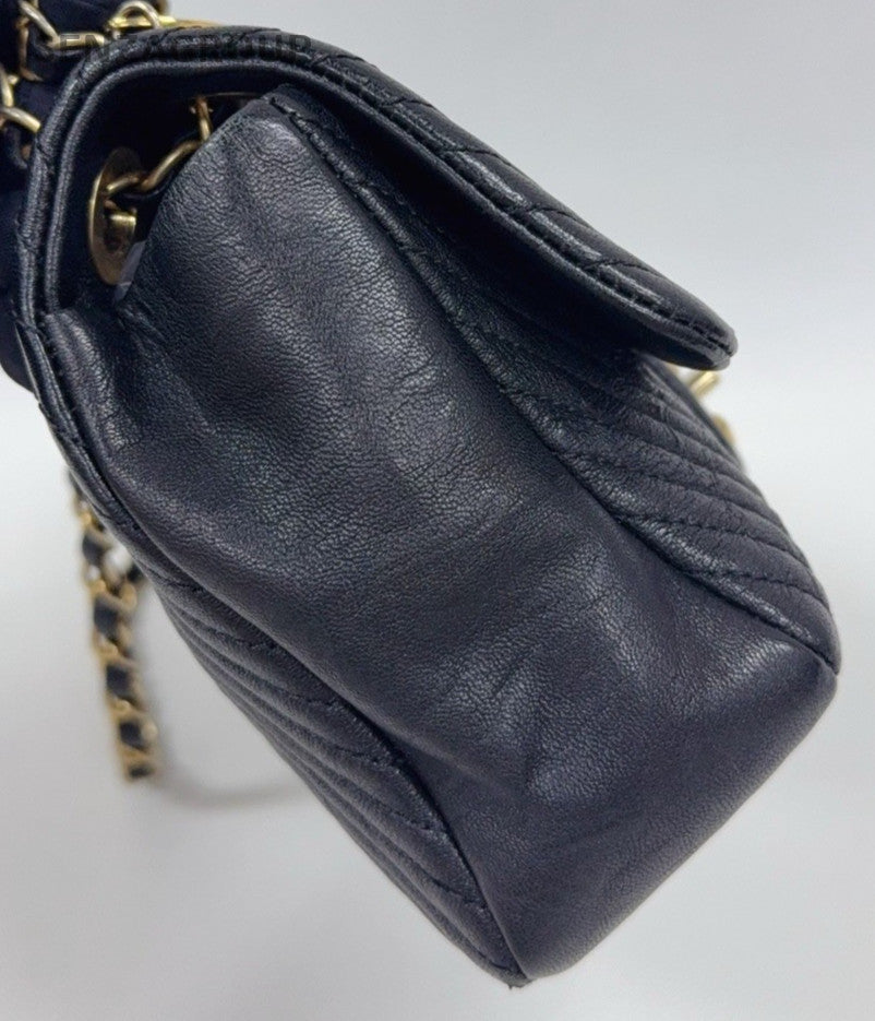 Chanel Classic Flap Chain Shoulder Bag Crossbody Black Gold Women Designer