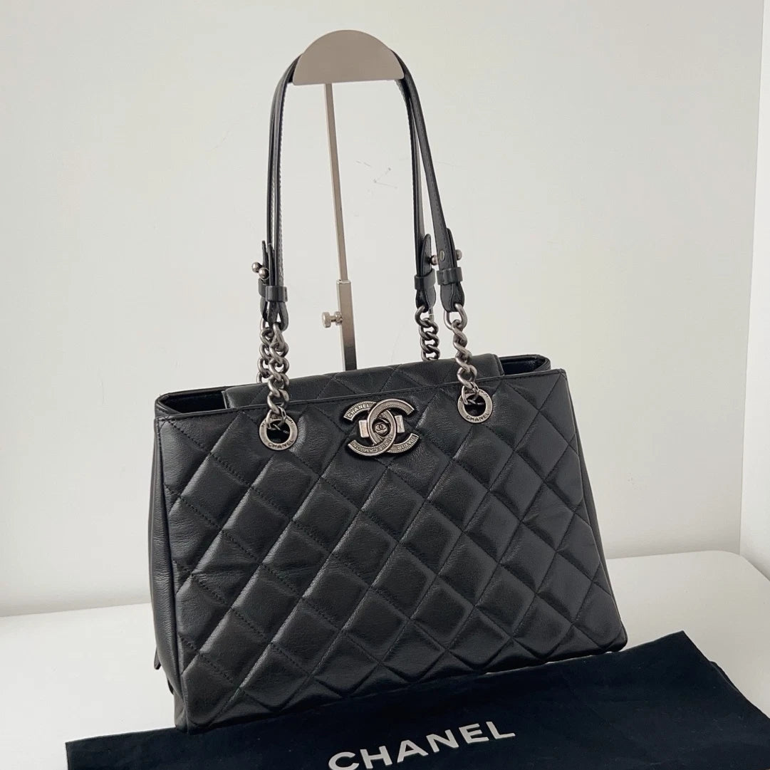 Excellent Chanel Diamond Black Tote Silver Hardware Chain Shoulder Bag