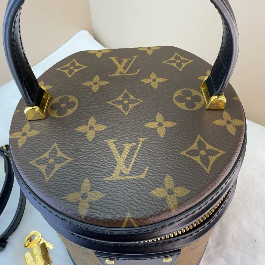 Louis Vuitton Canvas Monogram Bucket Bag For Women