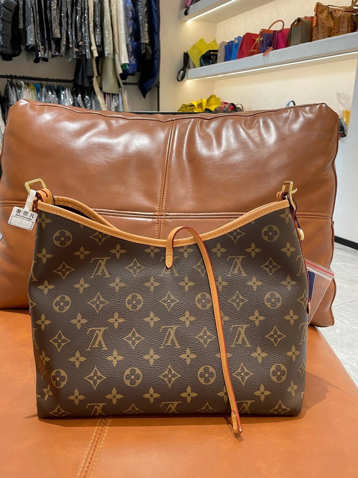 Louis Vuitton Carryall Monogram Canvas Tote Bag Excellent