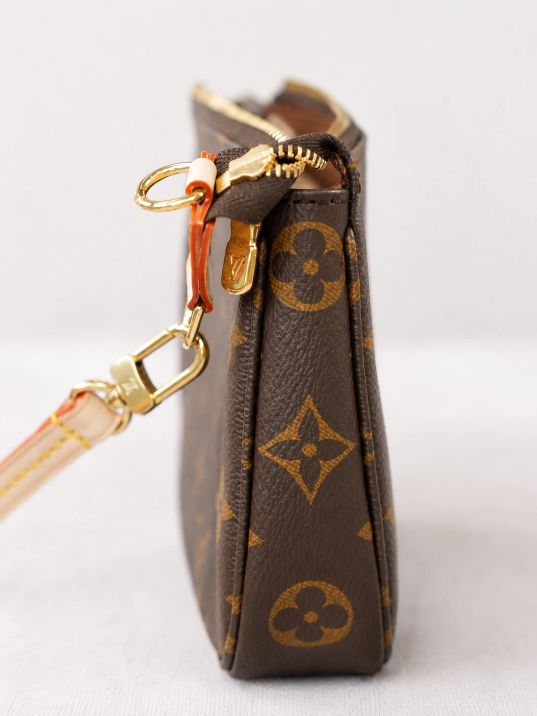 Louis Vuitton Pochette Accessories Monogram Canvas Shoulder Bag Excellent