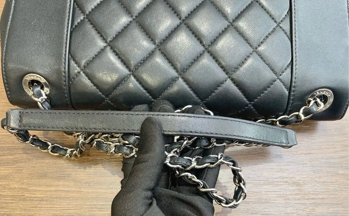 Chanel Diamond Chain Shoulder Bag Crossbody Black Silver Used Women Classic