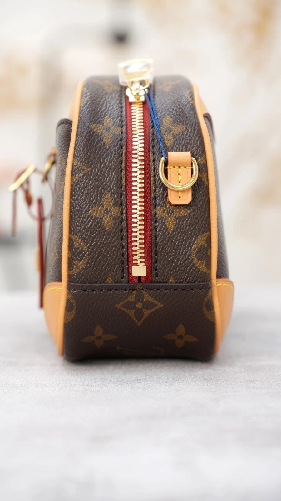 Louis Vuitton Deauville Monogram Canvas Shoulder Bag Crossbody Excellent
