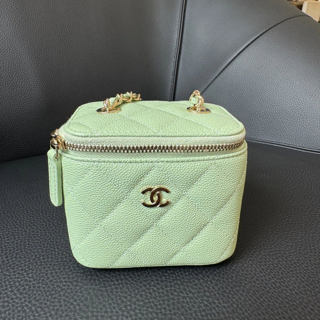 Chanel Vanity Gold Green Crossbody Chain Bag Excellent