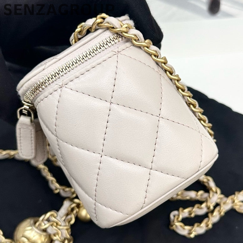 Chanel Quilted Chain Shoulder Bag in White Gold - Classic Women's Cosmetic Case
