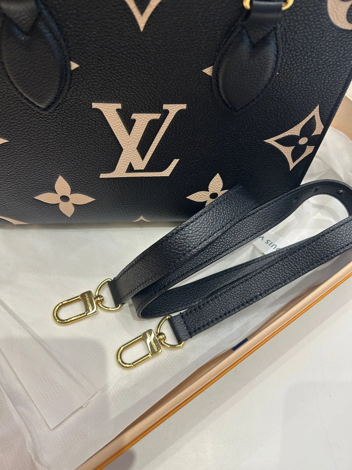 Louis Vuitton OnTheGo Black White Handbag Tote Bag Excellent
