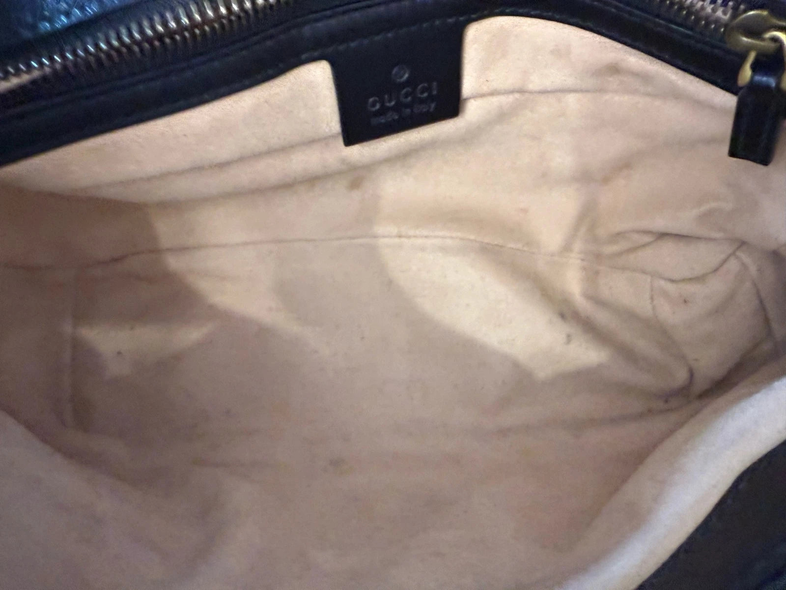 Gucci GG Marmont26 Black Gold Shoulder Bag For Women