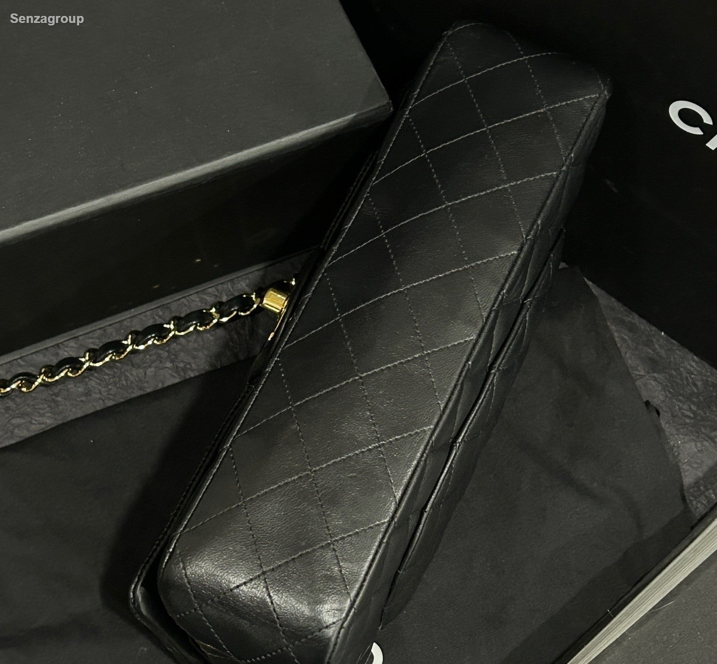 Chanel Classic Flap MM Chain Shoulder Bag Crossbody Black Gold Women Fashion